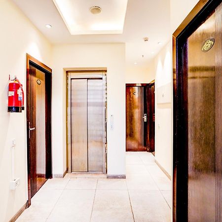 Super Townhouse Pitampura West Enclave Hotell Delhi  Exteriör bild