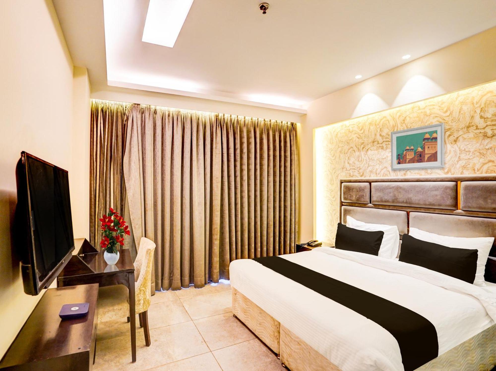 Super Townhouse Pitampura West Enclave Hotell Delhi  Exteriör bild