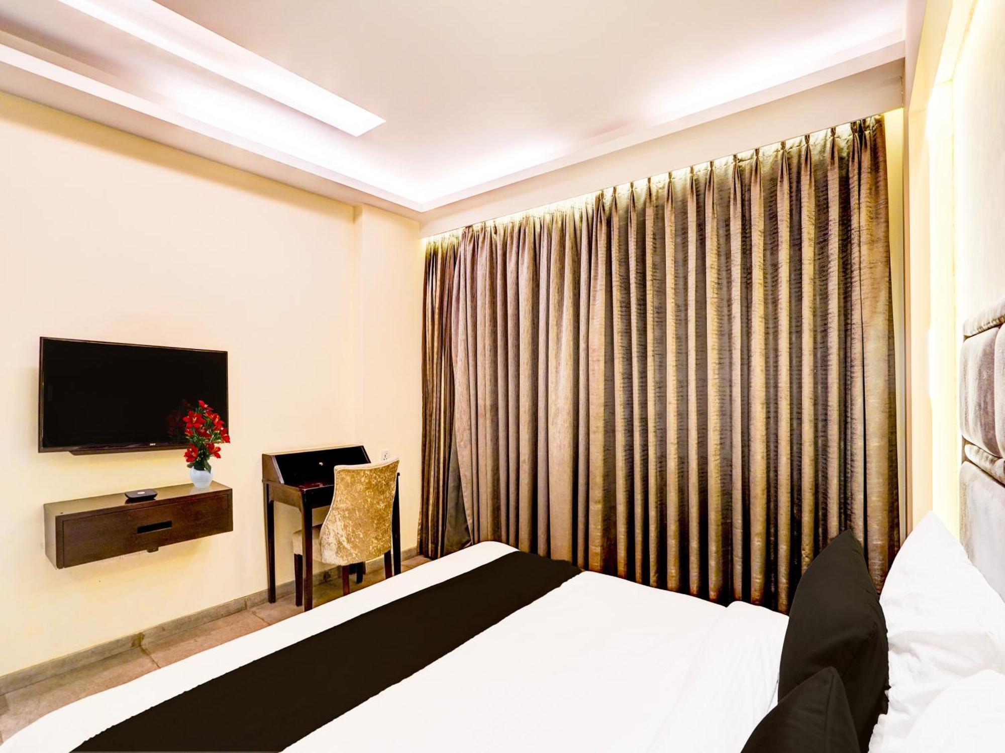 Super Townhouse Pitampura West Enclave Hotell Delhi  Exteriör bild