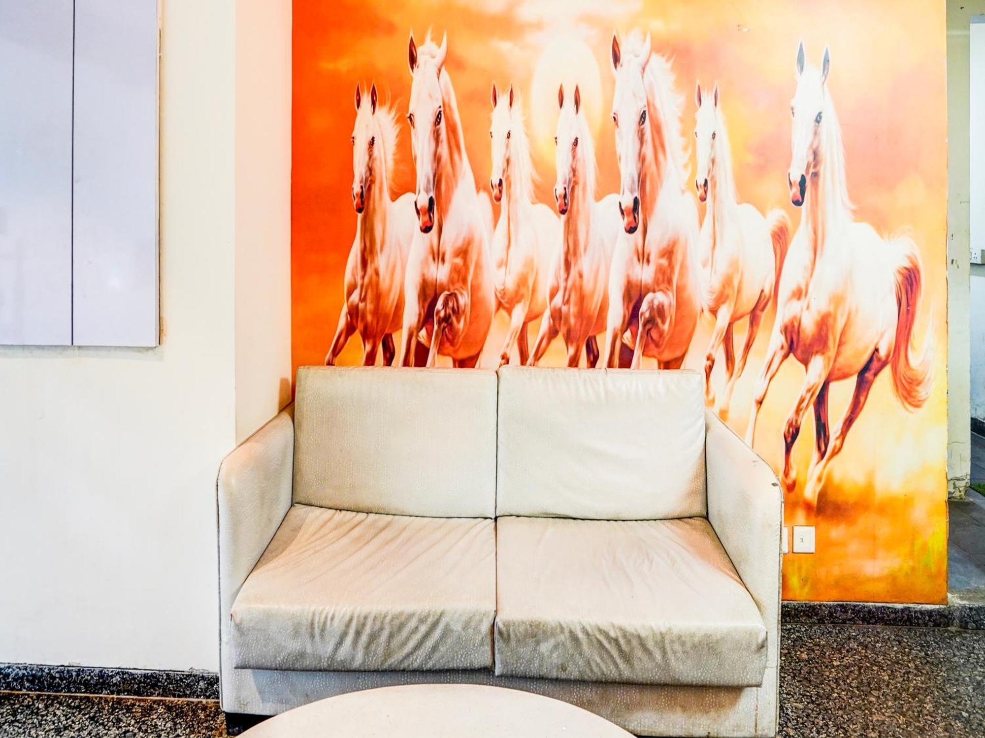 Super Townhouse Pitampura West Enclave Hotell Delhi  Exteriör bild