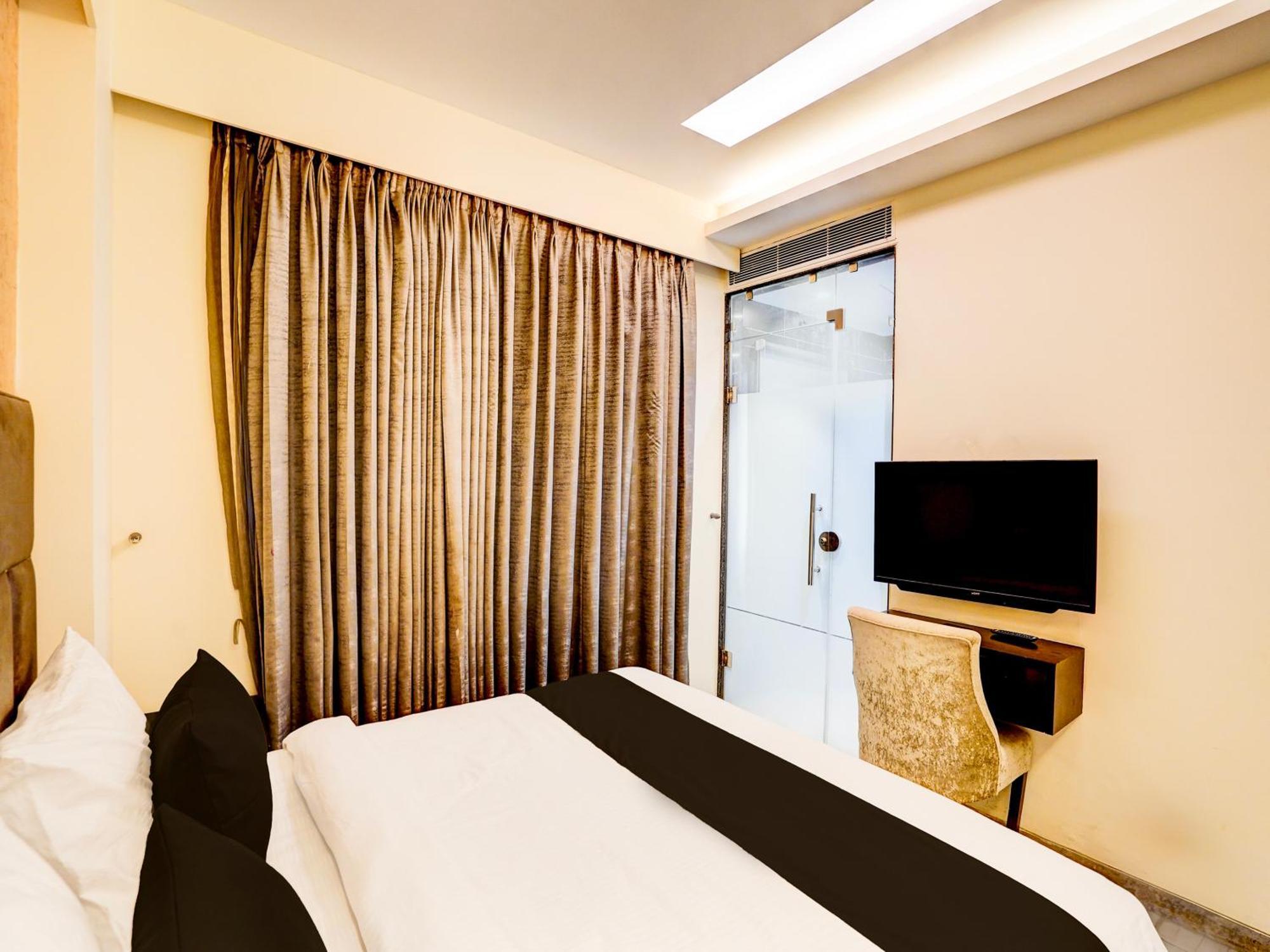 Super Townhouse Pitampura West Enclave Hotell Delhi  Exteriör bild