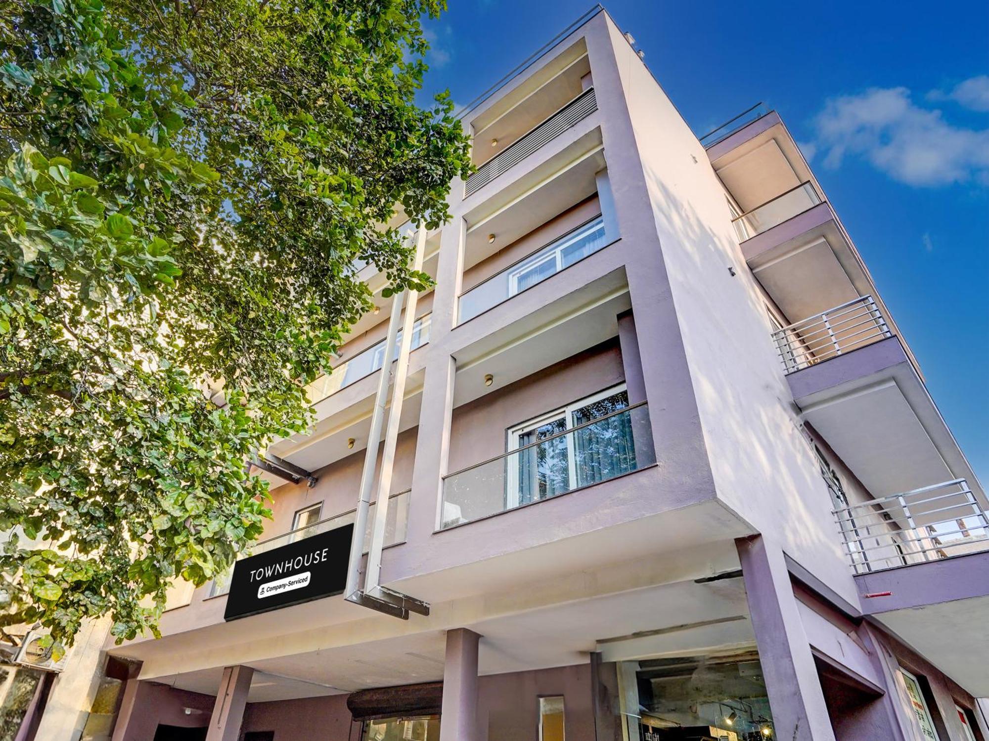 Super Townhouse Pitampura West Enclave Hotell Delhi  Exteriör bild