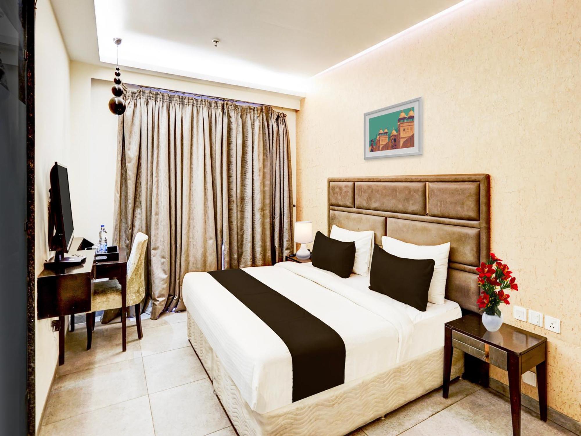 Super Townhouse Pitampura West Enclave Hotell Delhi  Exteriör bild